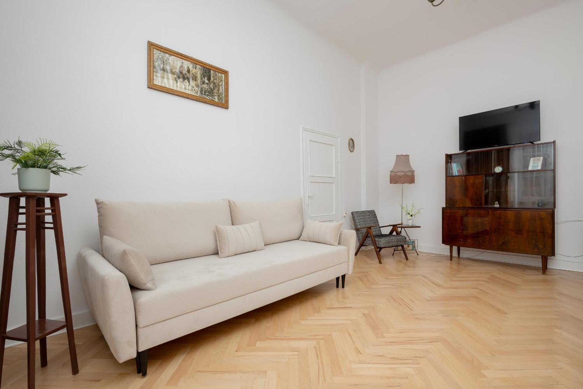 Spacious Vintage 1930's Inspired By Renters Butas Warsaw