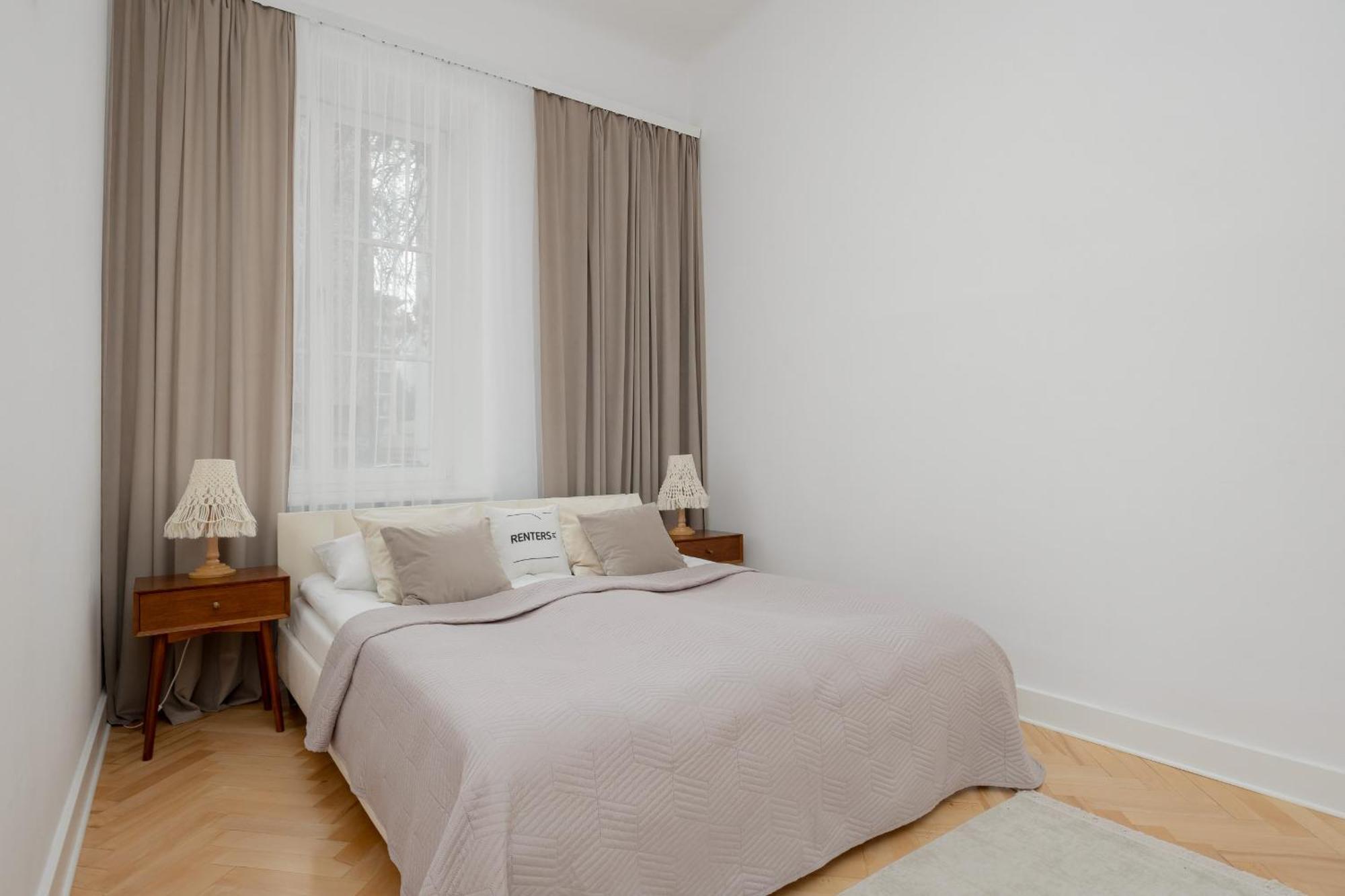 Butas Spacious Vintage 1930's Inspired By Renters Warsaw