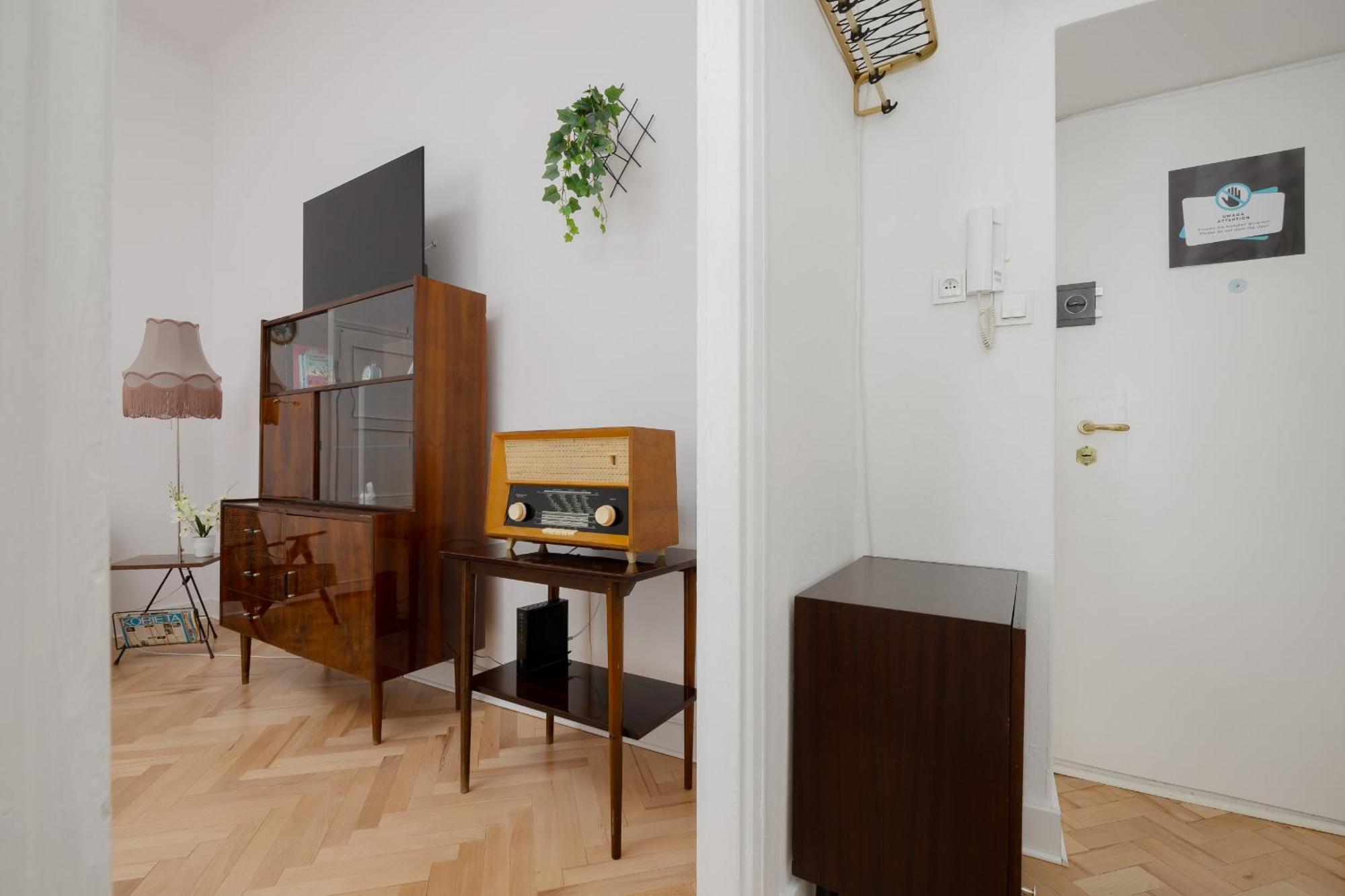 Spacious Vintage 1930's Inspired By Renters Butas *