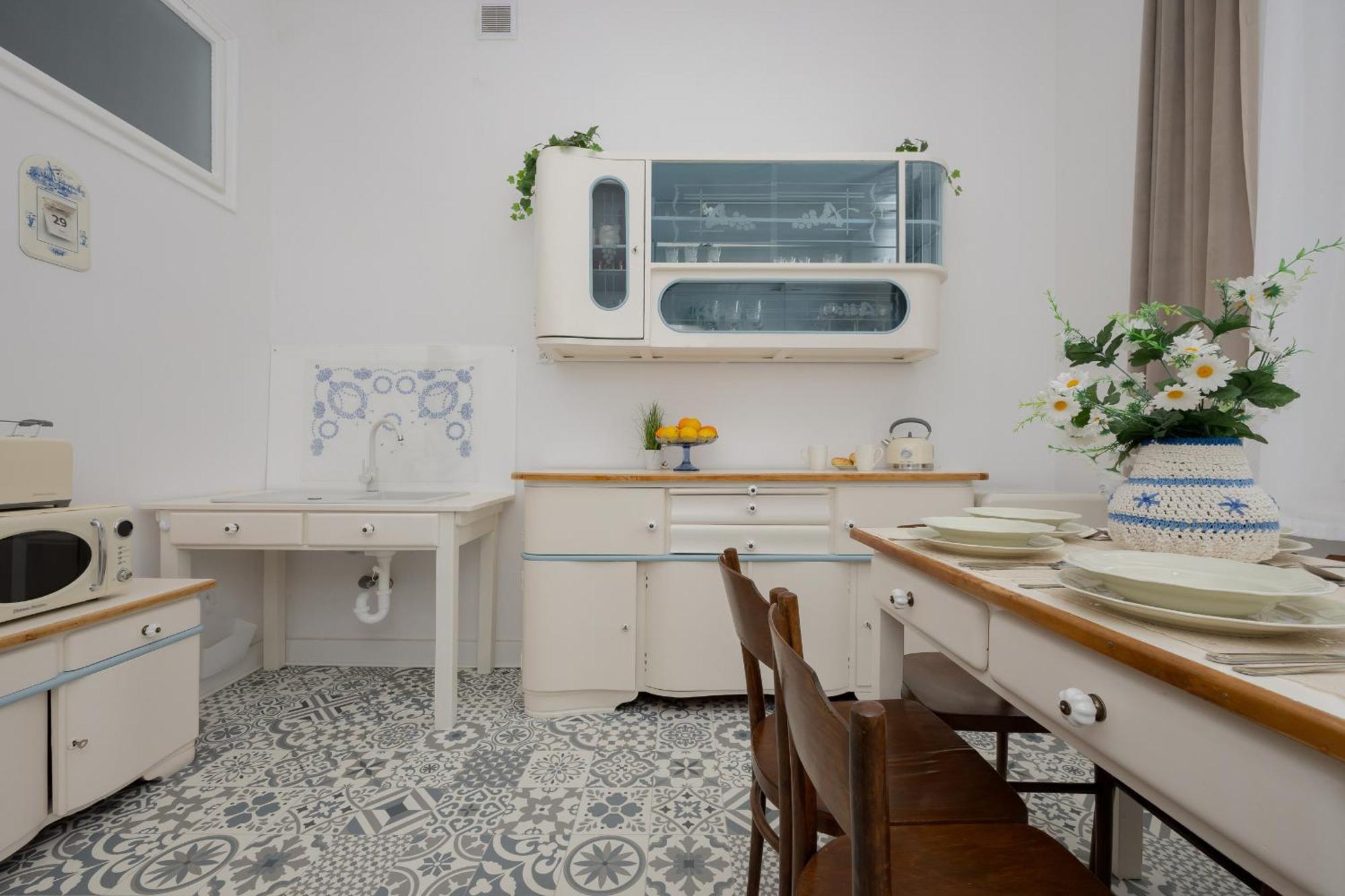 Butas Spacious Vintage 1930's Inspired By Renters Warsaw