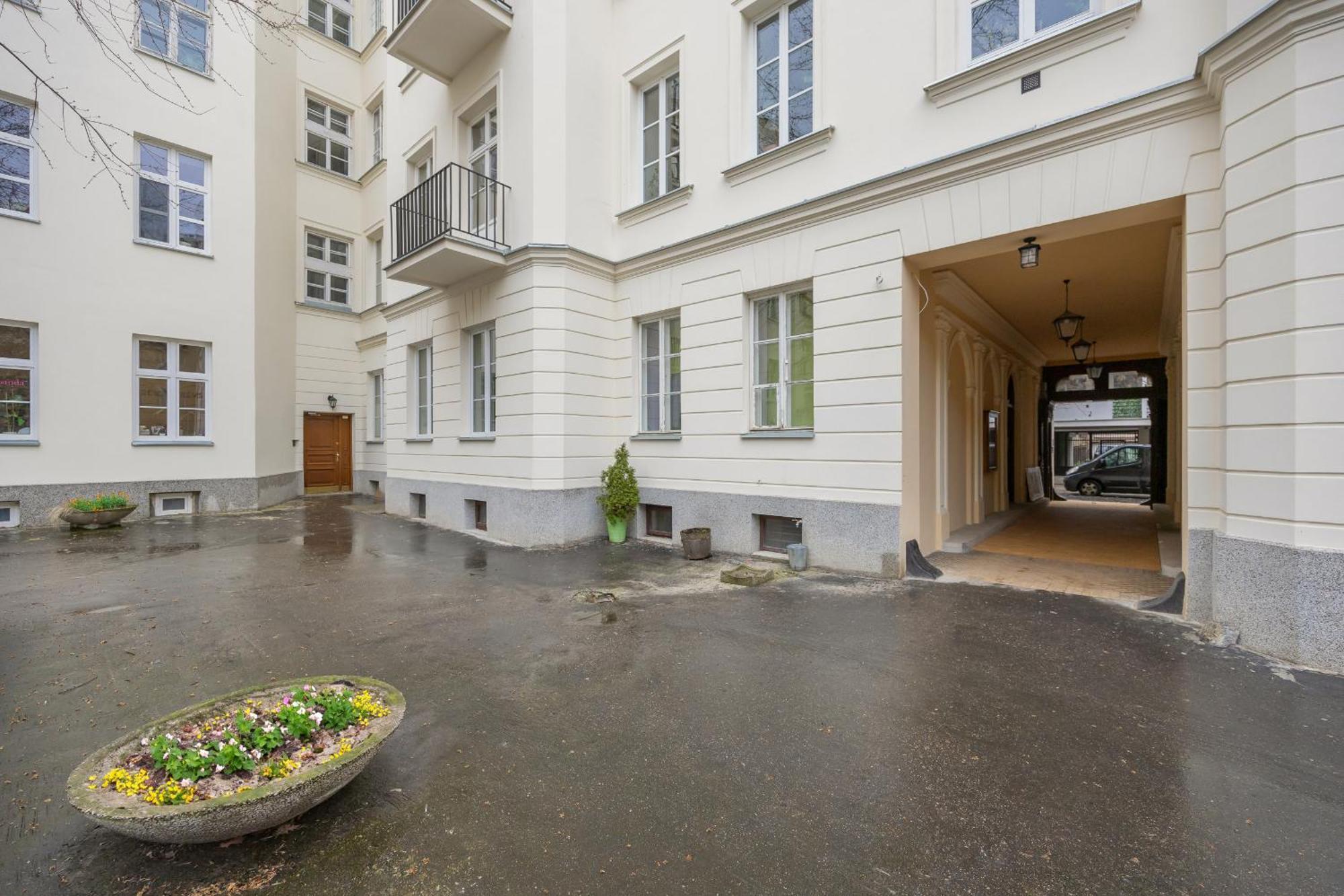 Spacious Vintage 1930's Inspired By Renters Butas *